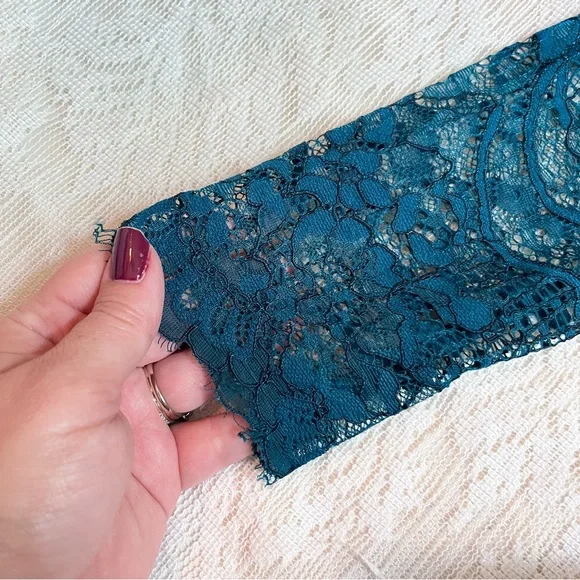 Lovers + Friends love sleeve lace open back romper - Picture 4 of 13